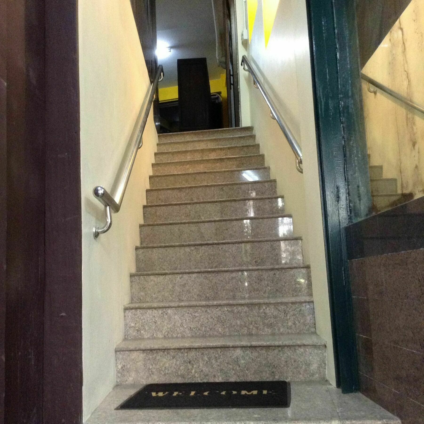 Bc Guesthouse Banglamphu Бангкок Экстерьер фото
